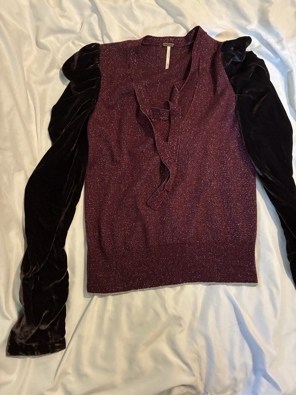 Free People Women's Medium Velvet Puff Sleeve V-Neck Top Burgundy Metallic Knit